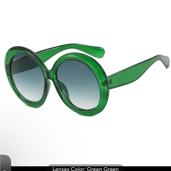 Accessories - Retro Green Round Sunglasses with Gradient Lenses
0399